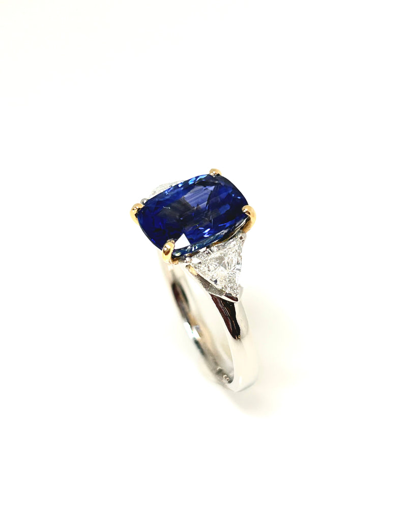 PLATINUM ROYAL BLUE SAPPHIRE 4.54CT AND 82PTS DIAMOND RING