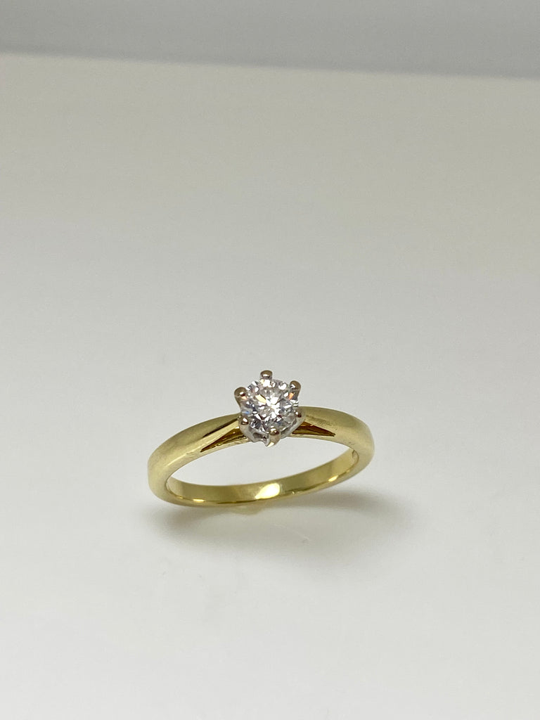 18CT VINTAGE 40PT SOLITAIRE RING