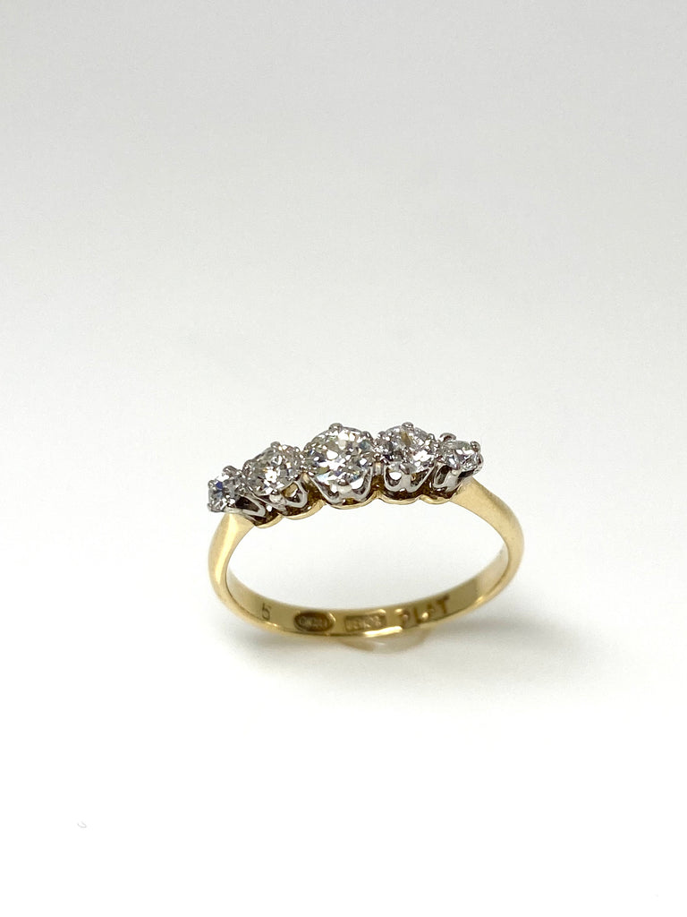 18CT GRADUATING CLAW SET VICTORIAN OLD CUT DIAMOND RING