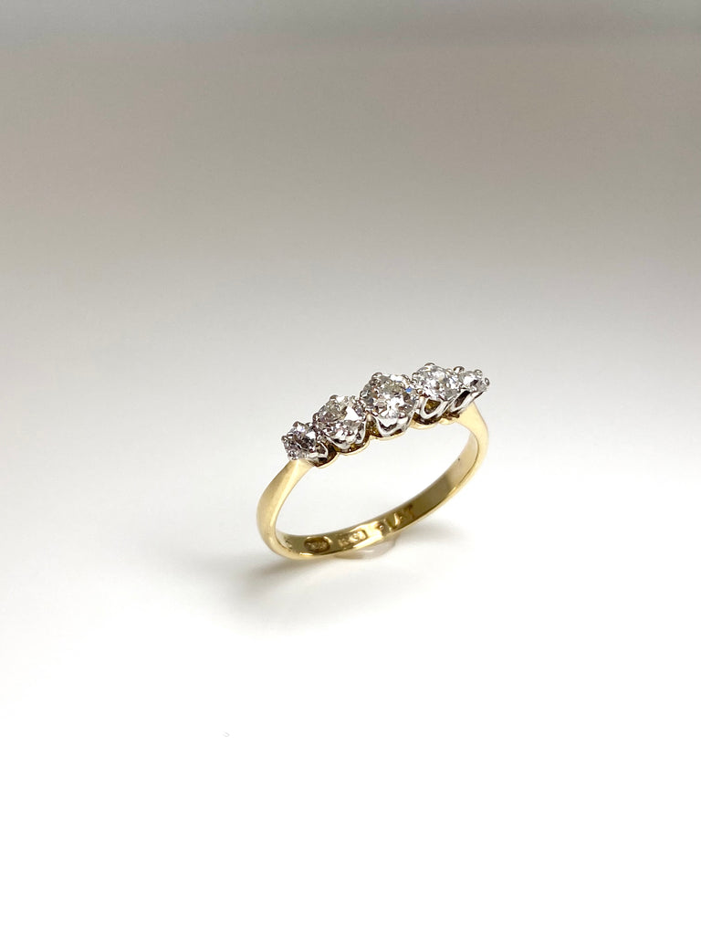 18CT GRADUATING CLAW SET VICTORIAN OLD CUT DIAMOND RING