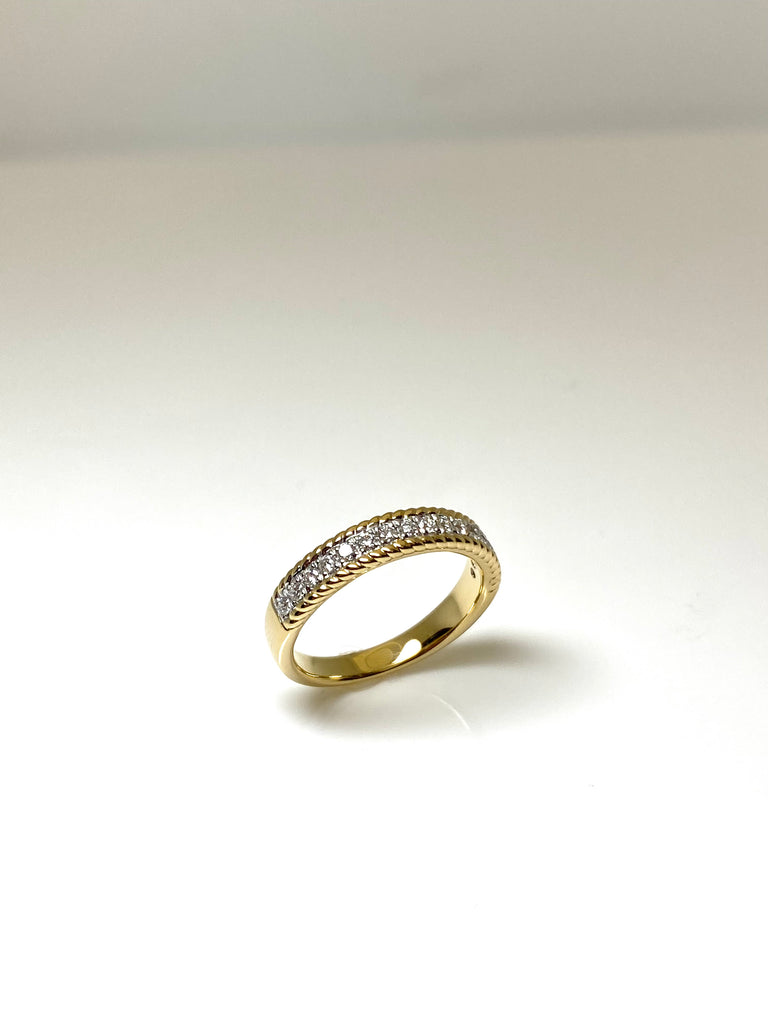 18CT 25PT DIAMOND RING