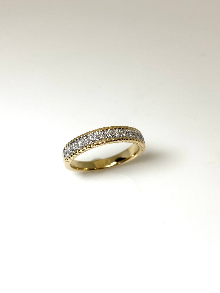 18CT 25PT DIAMOND RING