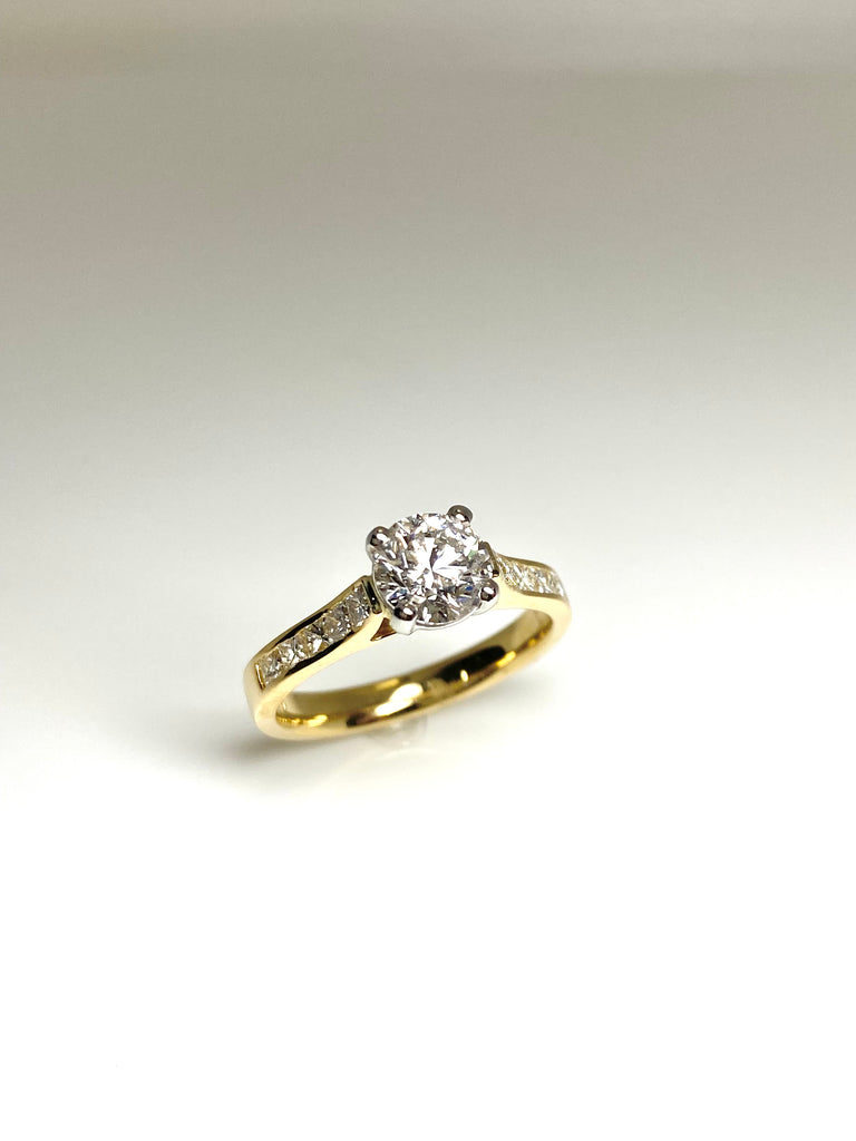 18CT 1.32CT DIAMOND SOLITAIRE WITH DIAMOND SHOULDERS