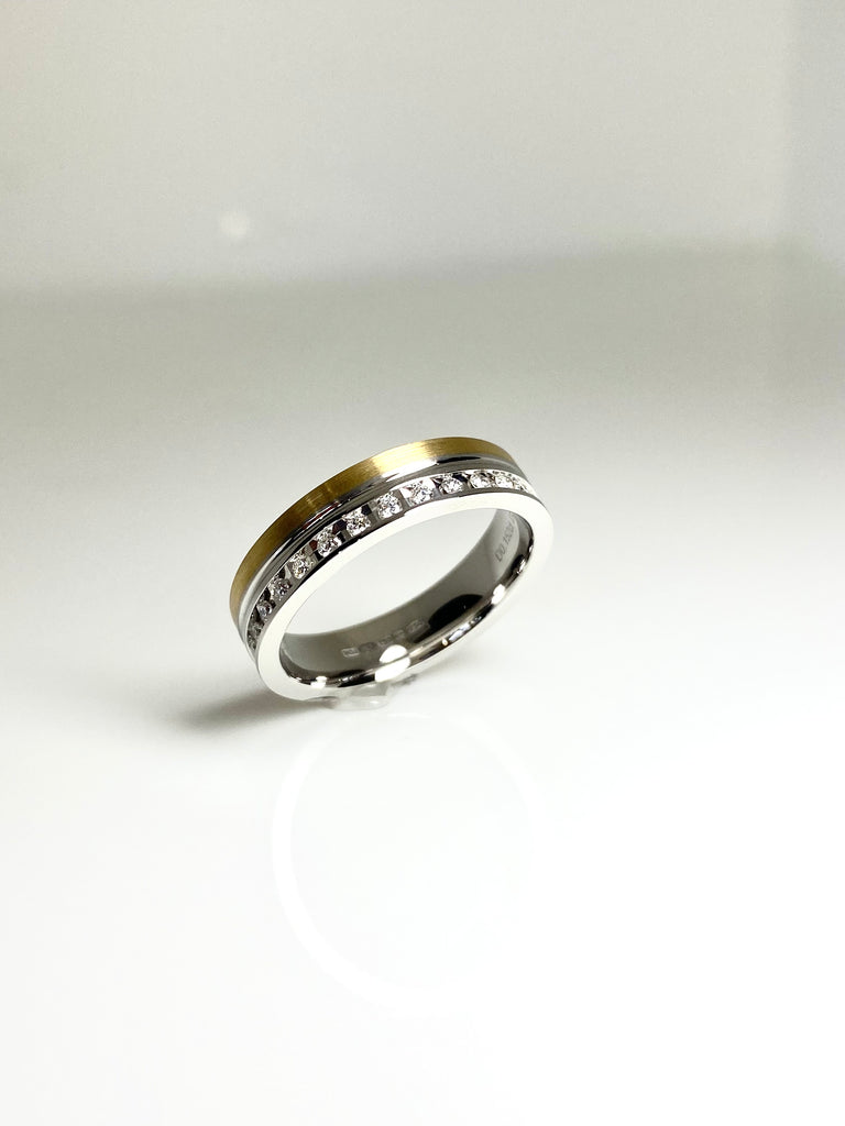 18CT GOLD AND PLATINUM DIAMOND BAND