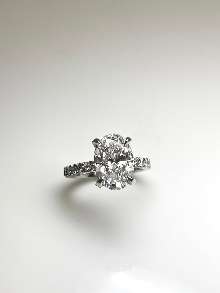 PLATINUM 3.07CT OVAL LABGROWN DIAMOND WITH SHOULDERS