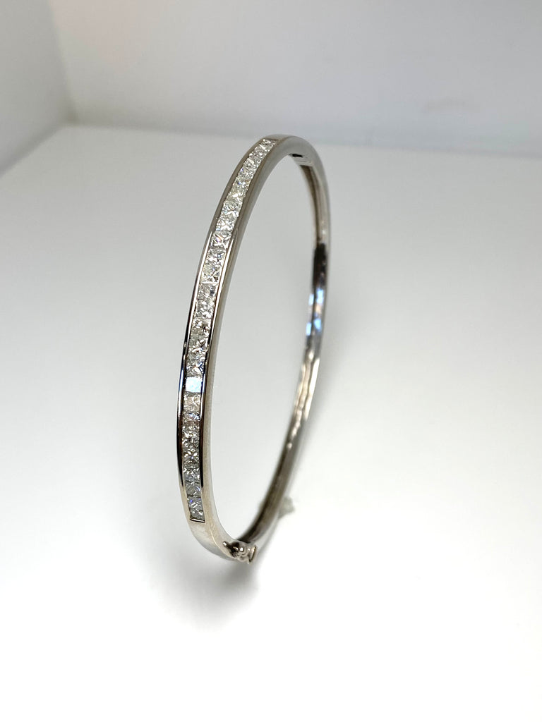 18CT WHITE GOLD 3.00CTS DIAMOND BANGLE