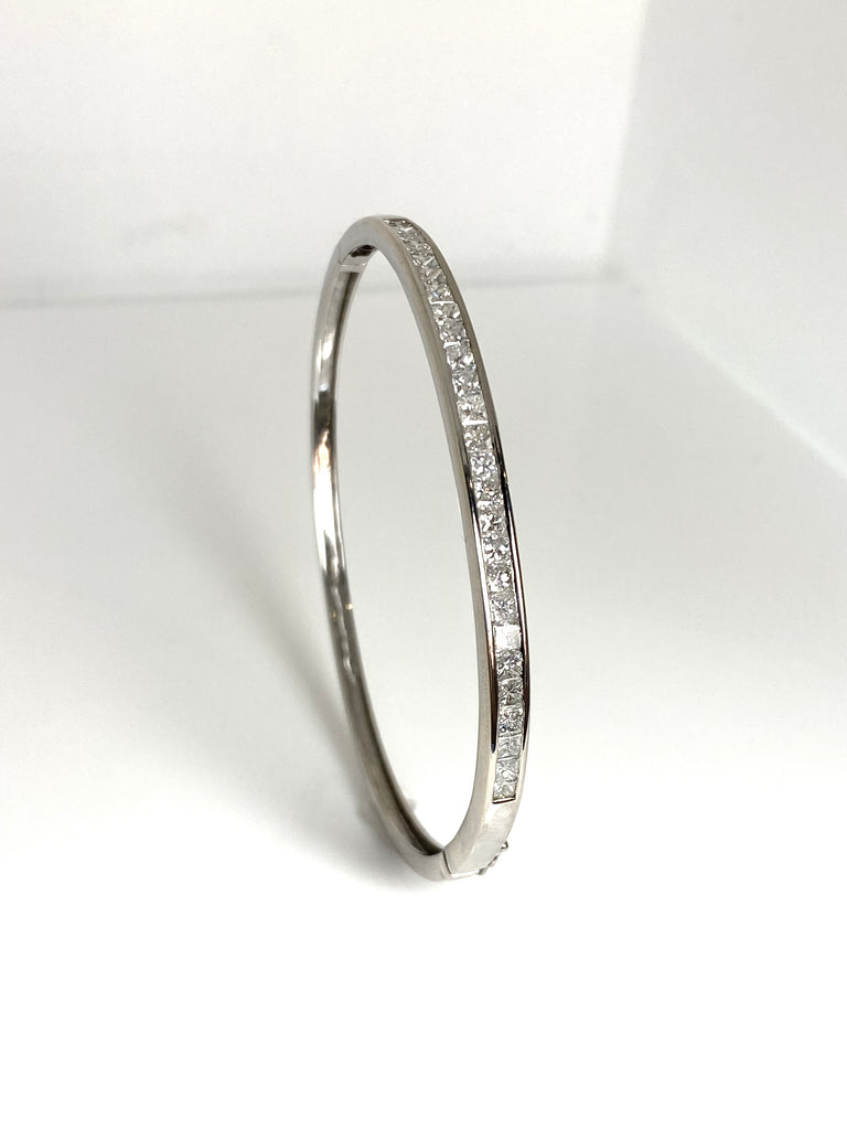 18CT WHITE GOLD 3.00CTS DIAMOND BANGLE