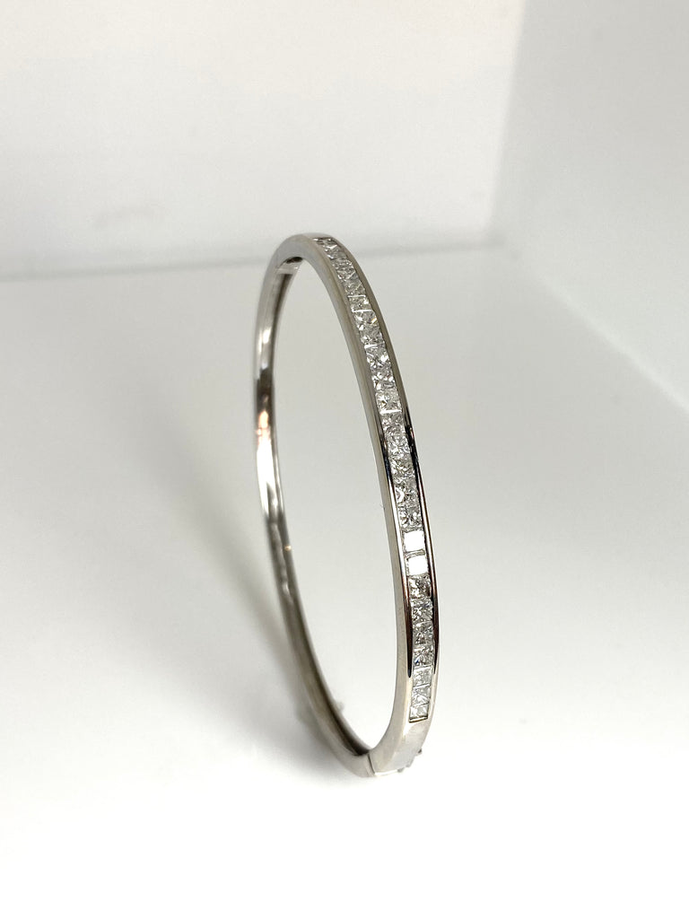 18CT WHITE GOLD 3.00CTS DIAMOND BANGLE