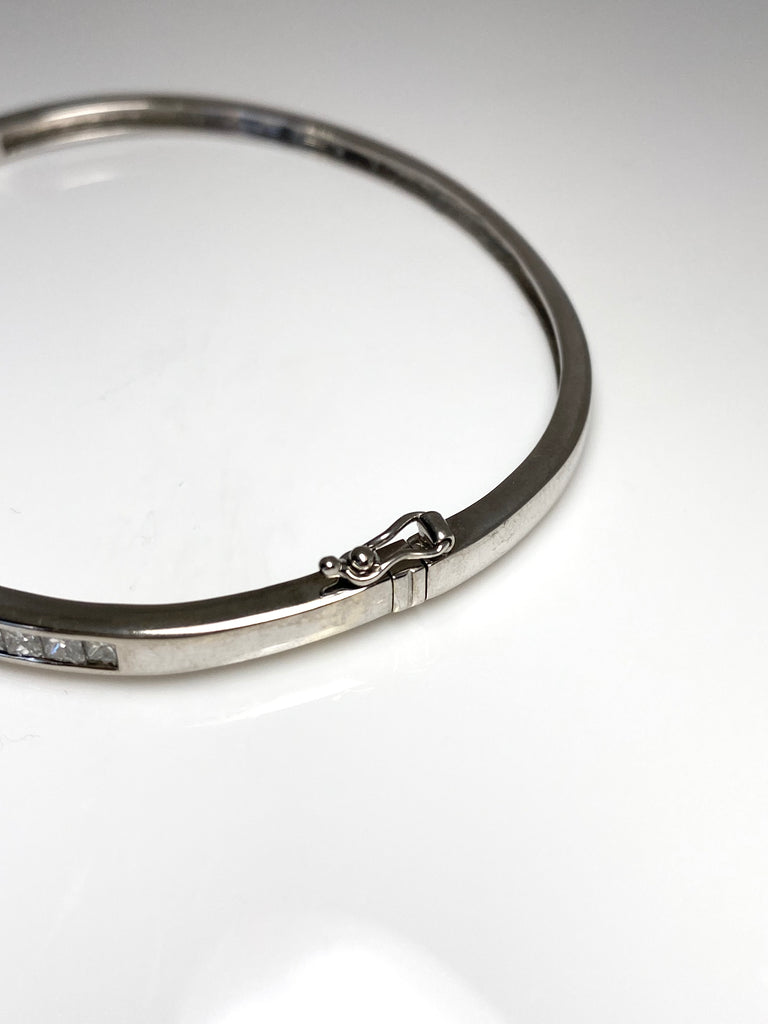 18CT WHITE GOLD 3.00CTS DIAMOND BANGLE