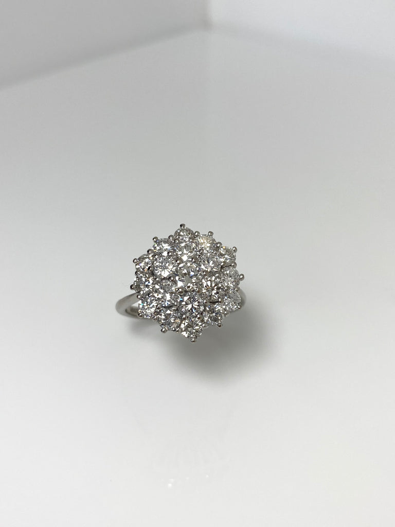 18CT WHITE GOLD 2.50CT DIAMOND CLUSTER RING