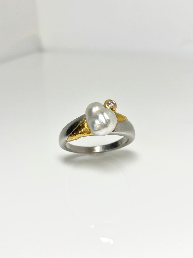 18CT YELLOW GOLD AND PLATINUM PEARL RING