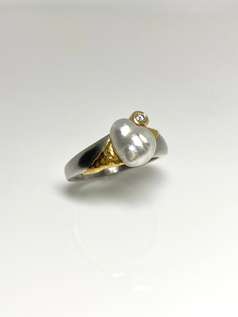 18CT YELLOW GOLD AND PLATINUM PEARL RING