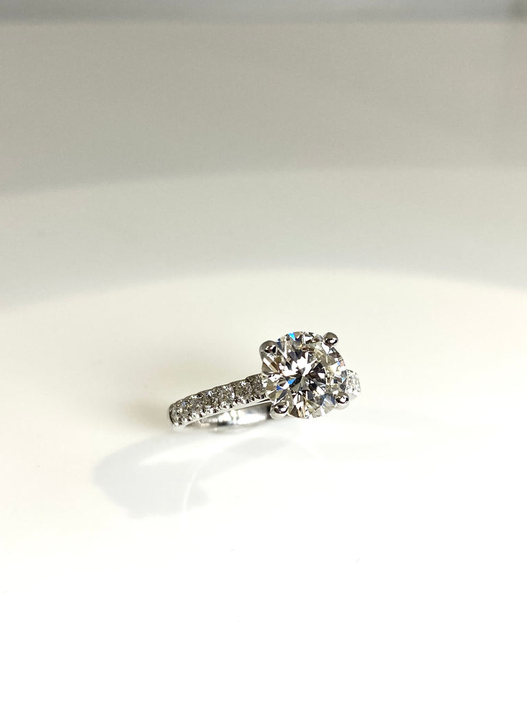 PLATINUM 2.35CT DIAMOND SOLITAIRE WITH SHOULDERS