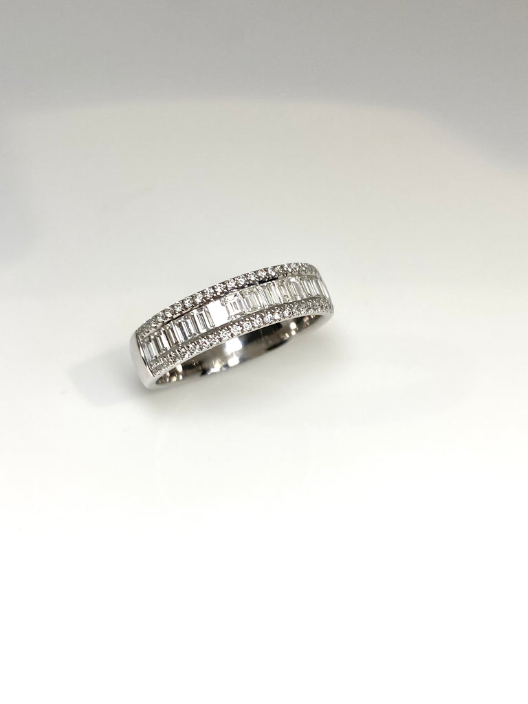 18CT WHITE GOLD 77PT MULTI STONE DIAMOND RING