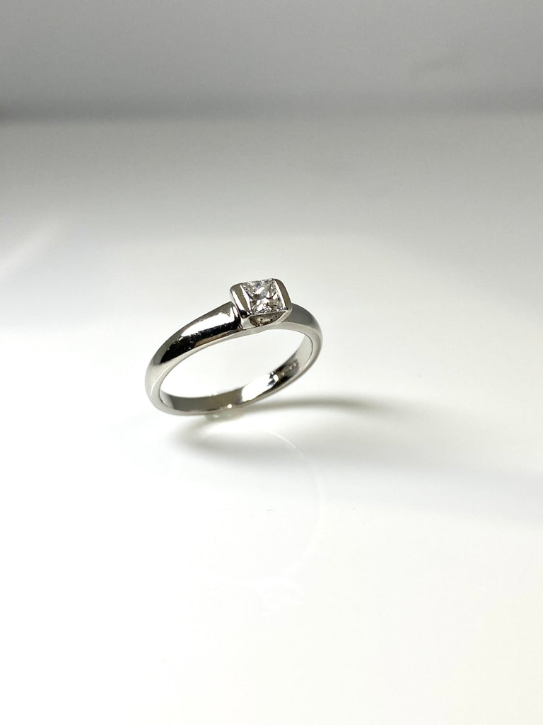 PLATINUM 31PT PRINCESS CUT SOLITAIRE RING