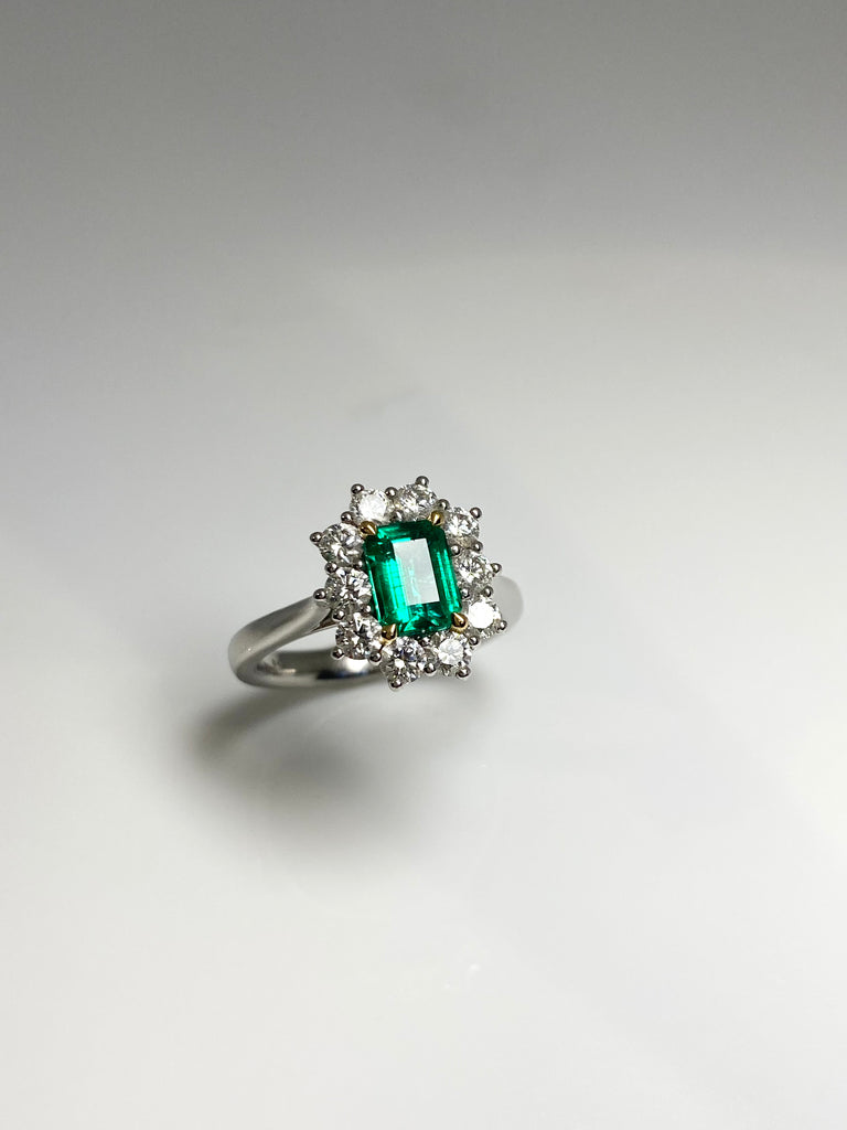 18CT EMERALD CUT EMERALD DIAMOND CLUSTER RING