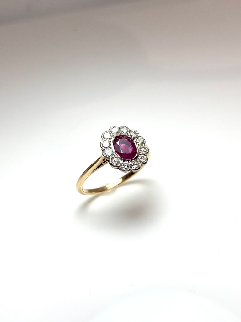 VINTAGE RUBY AND DIAMOND CLUSTER RING