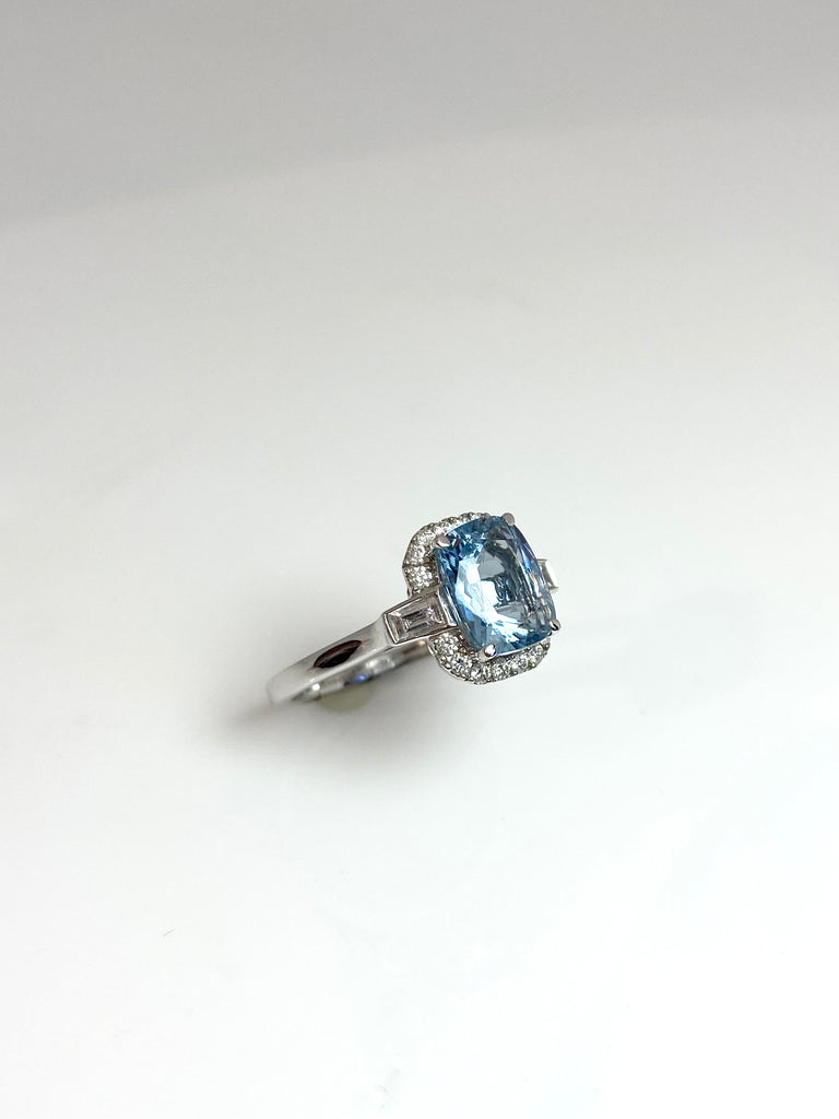 18CT WHITE GOLD 1.92CT AQUAMARINE  DIAMOND RING