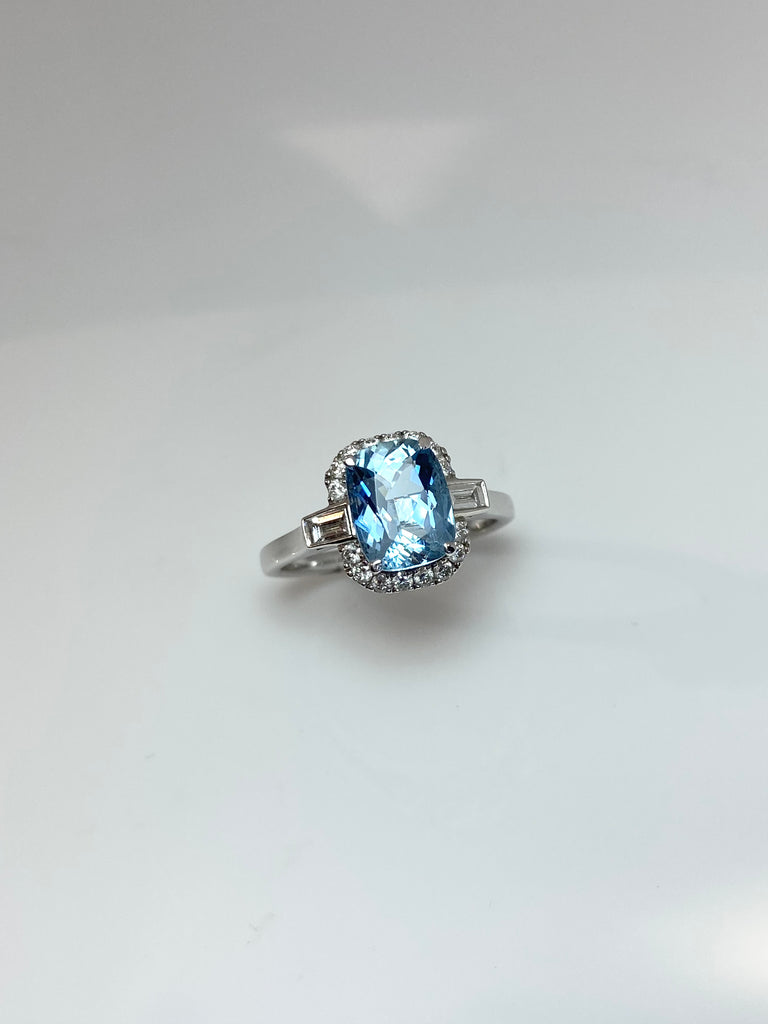 18CT WHITE GOLD 1.92CT AQUAMARINE  DIAMOND RING