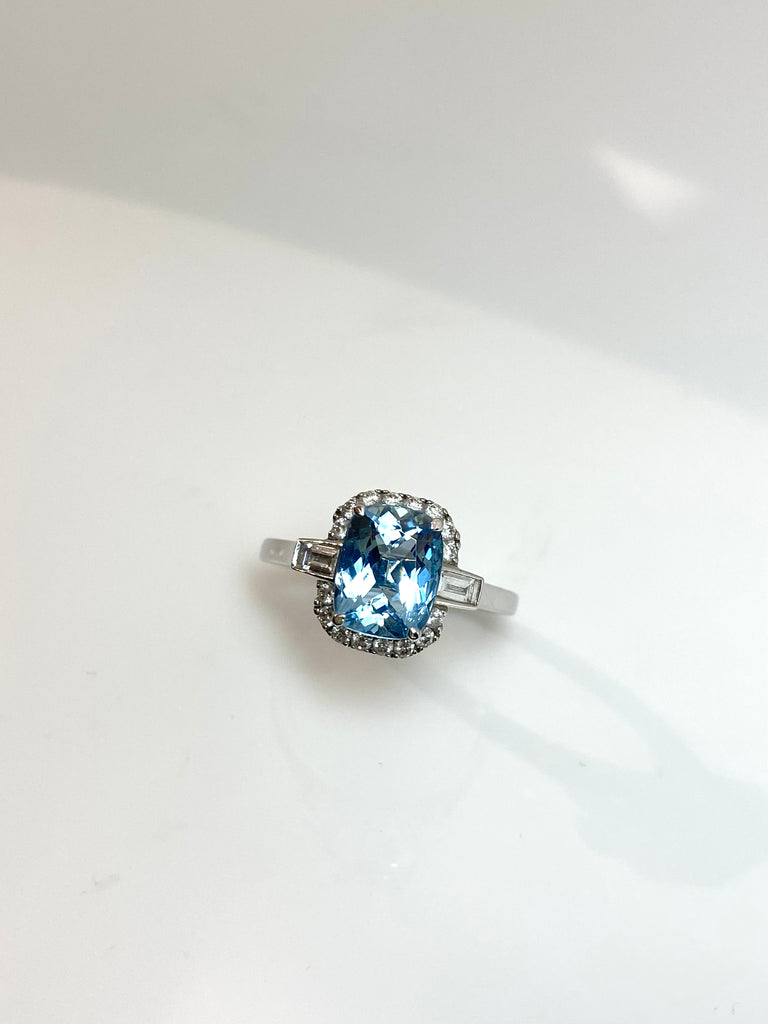 18CT WHITE GOLD 1.92CT AQUAMARINE  DIAMOND RING