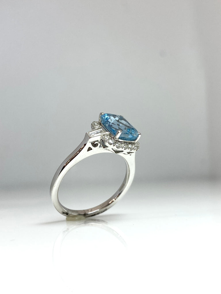 18CT WHITE GOLD 1.92CT AQUAMARINE  DIAMOND RING