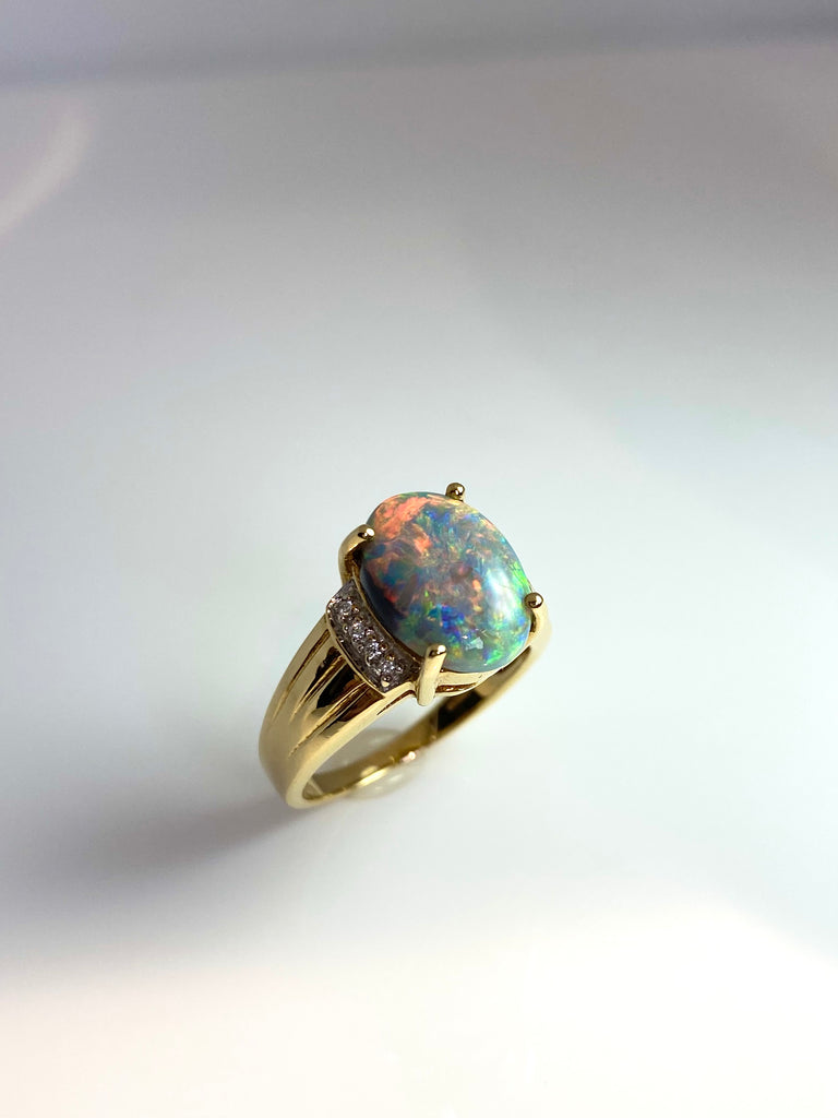 18CT VINTAGE OPAL AND DIAMOND RING