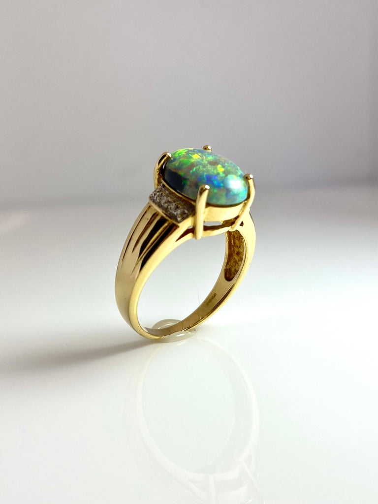 18CT VINTAGE OPAL AND DIAMOND RING