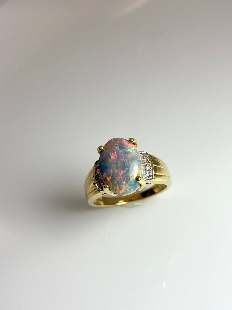 18CT VINTAGE OPAL AND DIAMOND RING