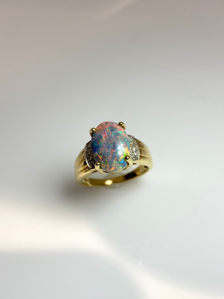 18CT VINTAGE OPAL AND DIAMOND RING