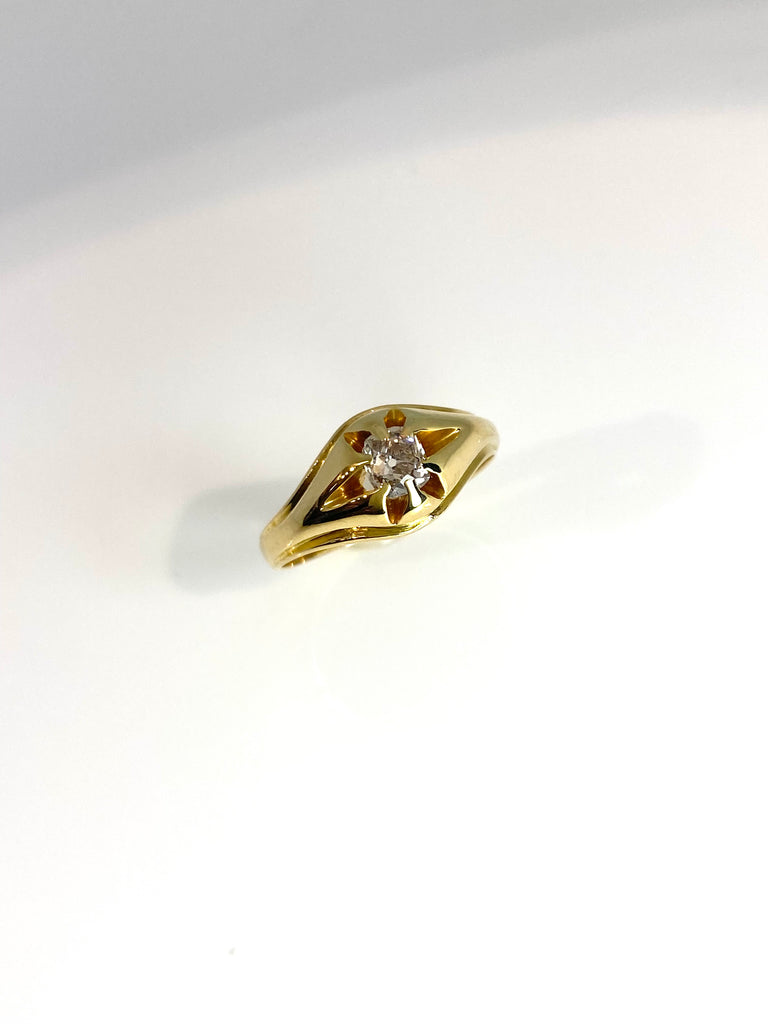 18CT VINTAGE OLD CUT GYPSY RING WITH A 33PT DIAMOND