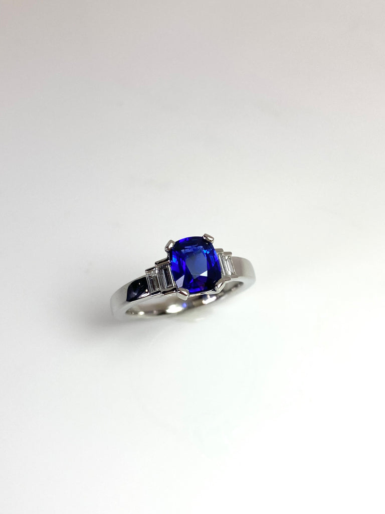 PLATINUM 1.58CT SRI LANKAN SAPPHIRE WITH 22PT BAGUETTE DIAMONDS