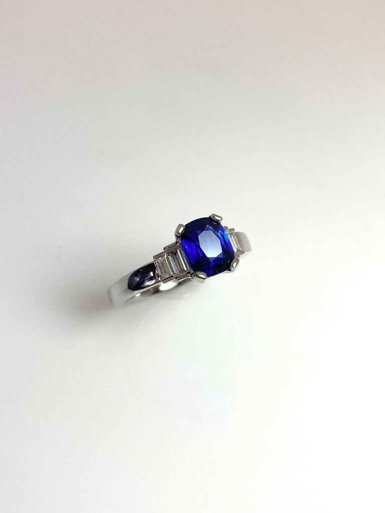 PLATINUM 1.58CT SRI LANKAN SAPPHIRE WITH 22PT BAGUETTE DIAMONDS