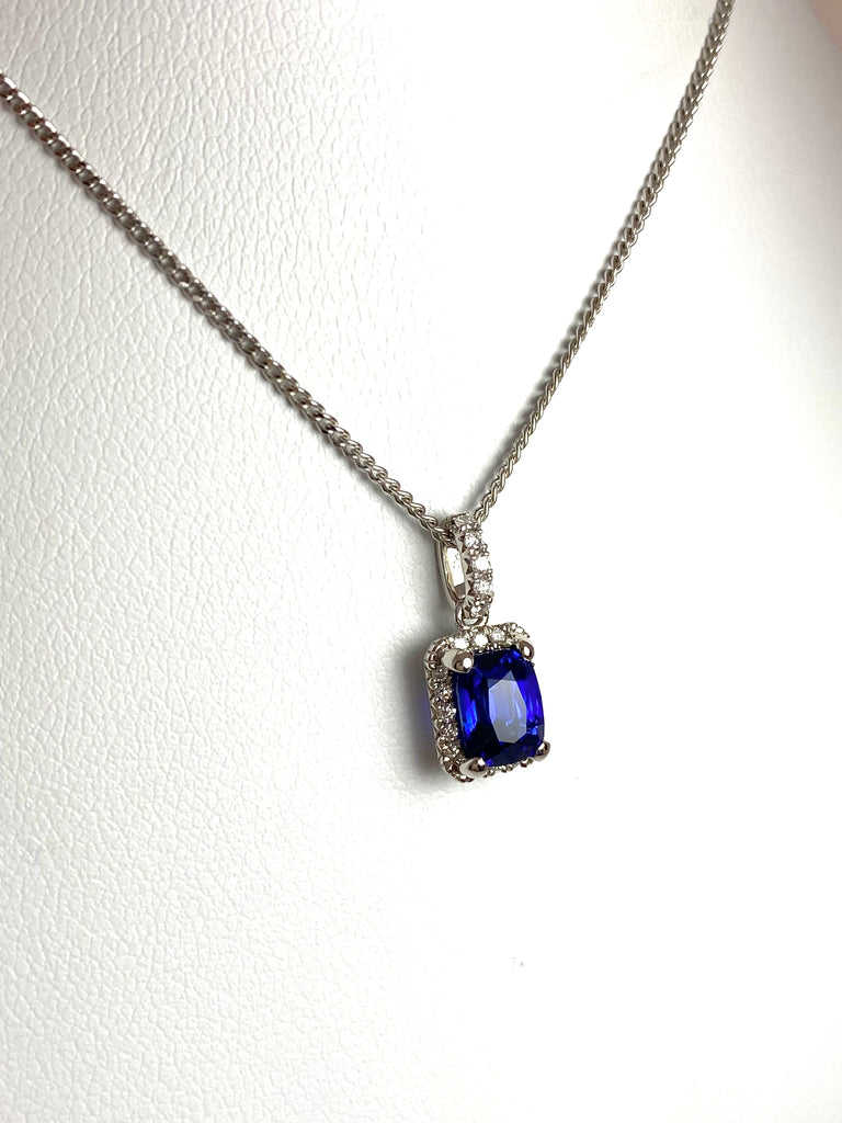 18CT WHITE GOLD ROYAL BLUE SAPPHIRE DIAMOND HALO PENDANT