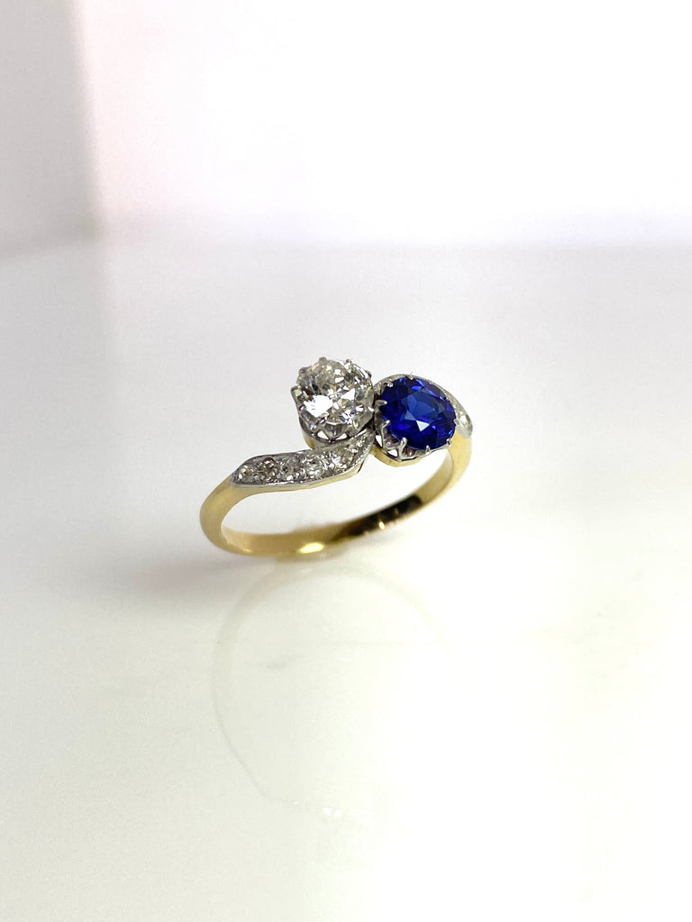 18CT VICTORIAN DIAMOND AND SAPPHIRE TWIST RING