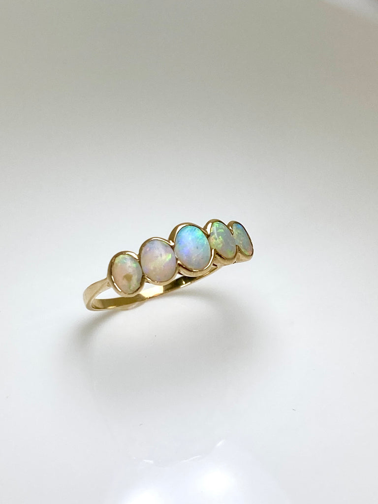 9CT GOLD 5 STONE OPAL RING
