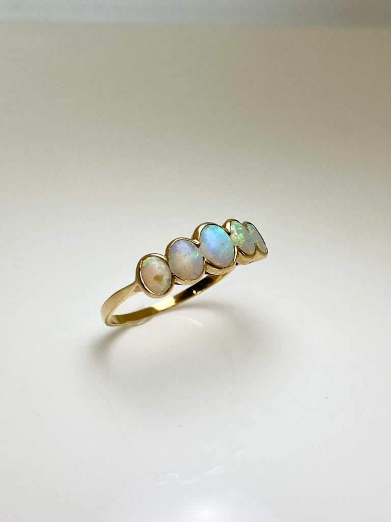 9CT GOLD 5 STONE OPAL RING