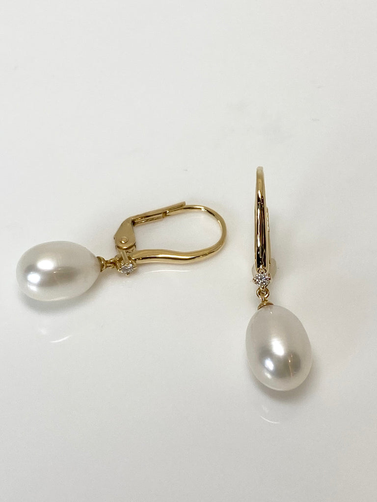 18CT PEARL EARRINGS WITH DIAMONDS