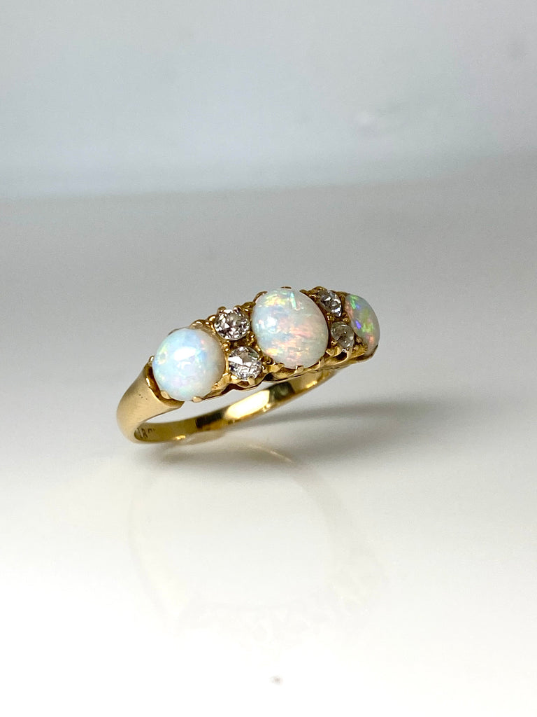 18CT DIAMOND AND OPAL RING CIRCA 1910