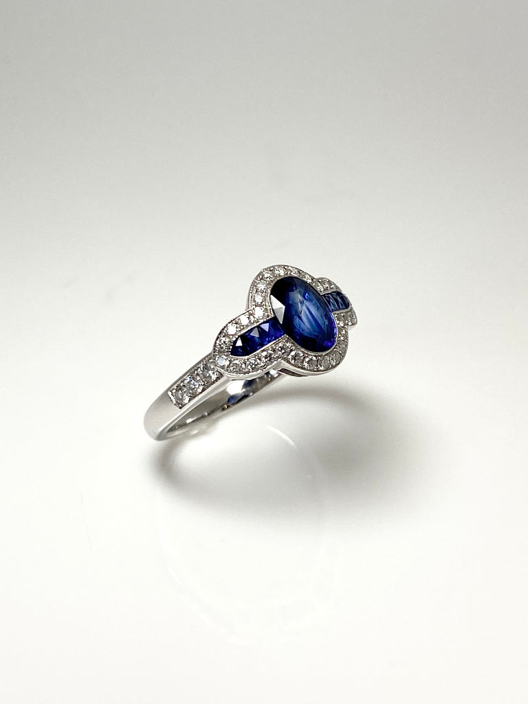 VINTAGE ART DECO STYLE SAPPHIRE 2.00CT AND DIAMOND 0.65CT RING