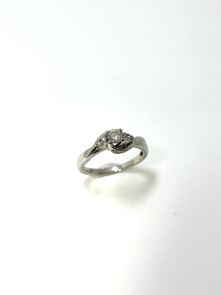 A 50PT DIAMOND TWIST RING